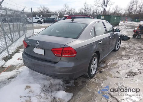 2012 Volkswagen Passat 2.5L Se z USA, uszkodzony, nr VIN 1VWBP7A30CC021291